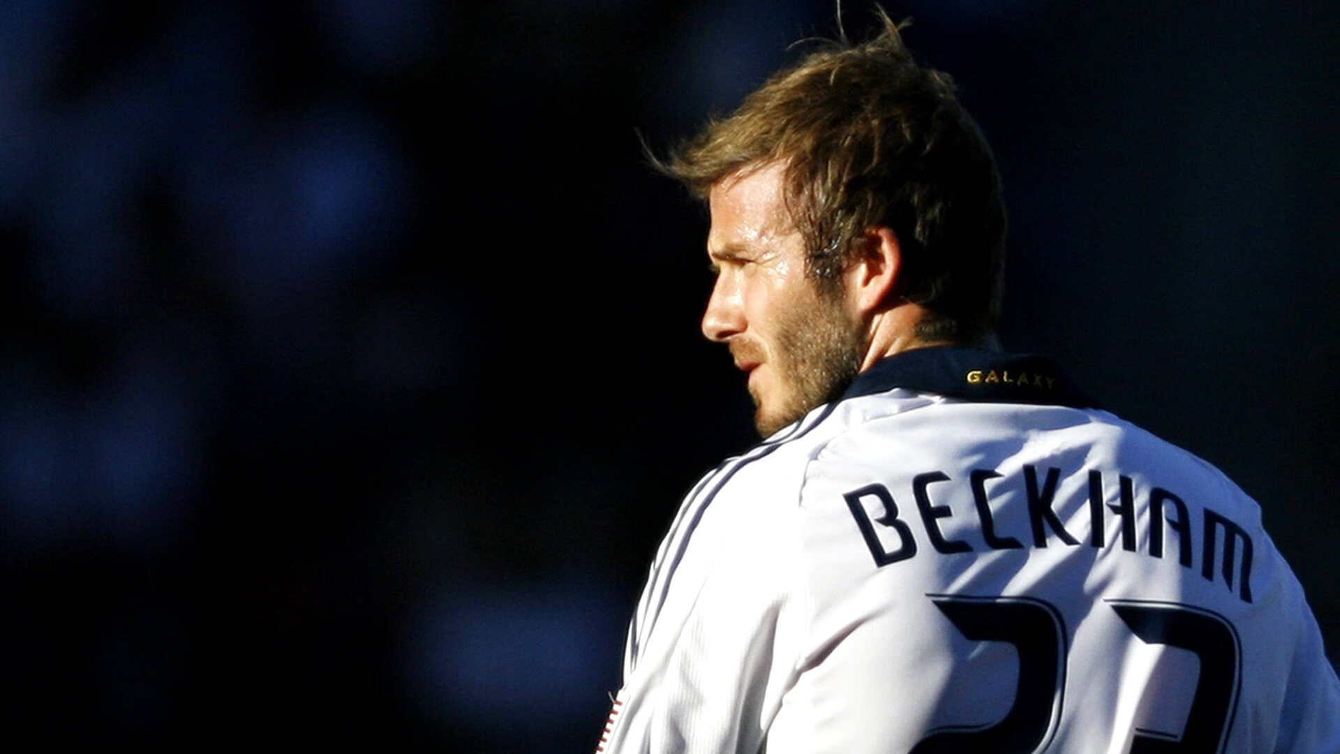 足球赛场焦点！俄罗斯队对阵葡萄牙队，豪门翻车，赛后引发巨大争议